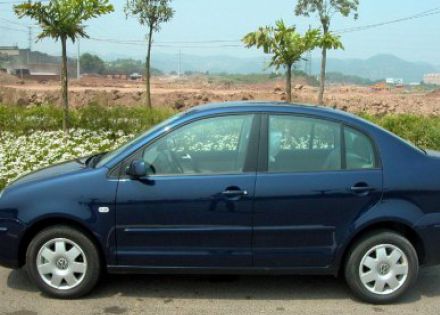 2005款 三厢 1.6L 自动豪华型拆车件客服台