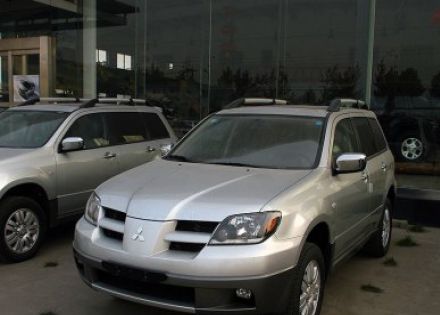 2005款 2.4L 手动四驱拆车件客服台