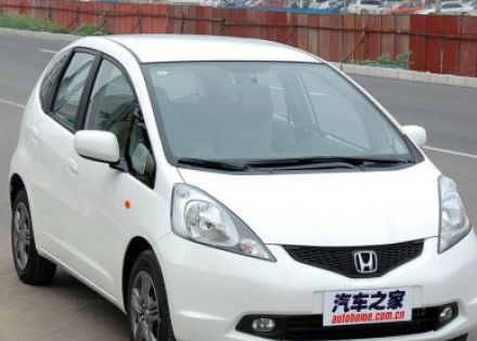 2008款 1.3L 自动舒适版拆车件客服台