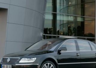 2009款 4.2L V8 4座加长行政版拆车件客服台