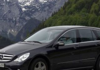 2009款 R 300 L 商务型拆车件客服台