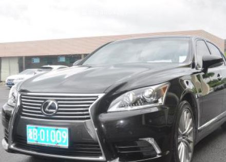 2016款 460L 豪华版拆车件客服台