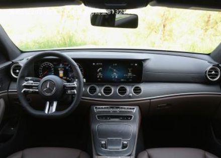 2021款 E 300 L 运动时尚型拆车件客服台