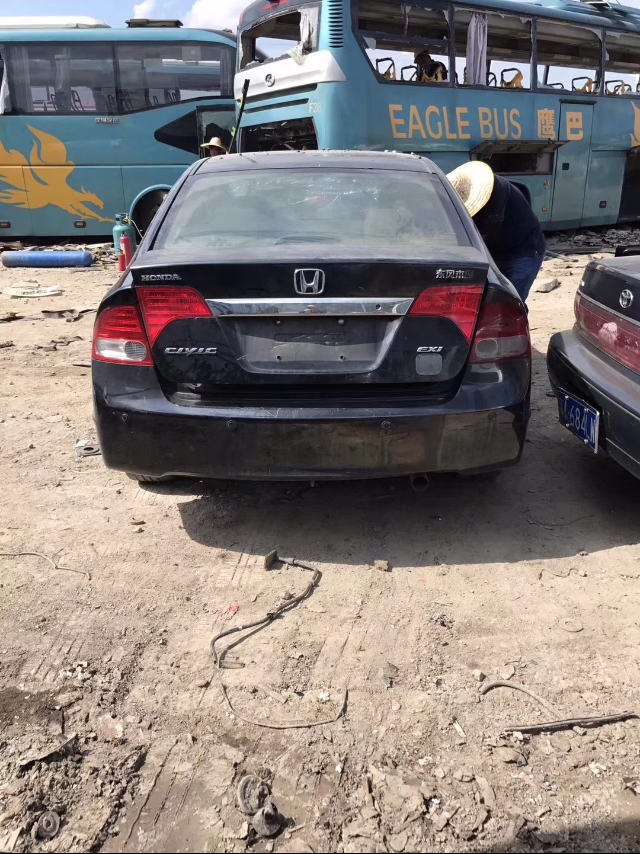 出售拆车钣金配件，奔驰，宝马，路虎，丰田，大众CC，老捷达，新捷..