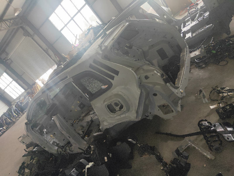 jeep自由光测试车拆车件